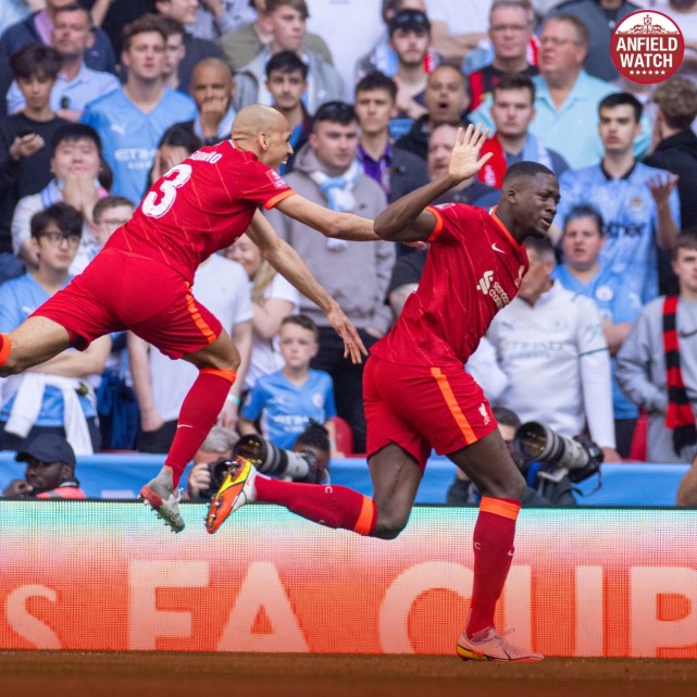 双雄对决!曼城将挑战卢旺达旗帜,振奋人心 双雄对决!曼城将挑战卢旺达旗帜,振奋人心