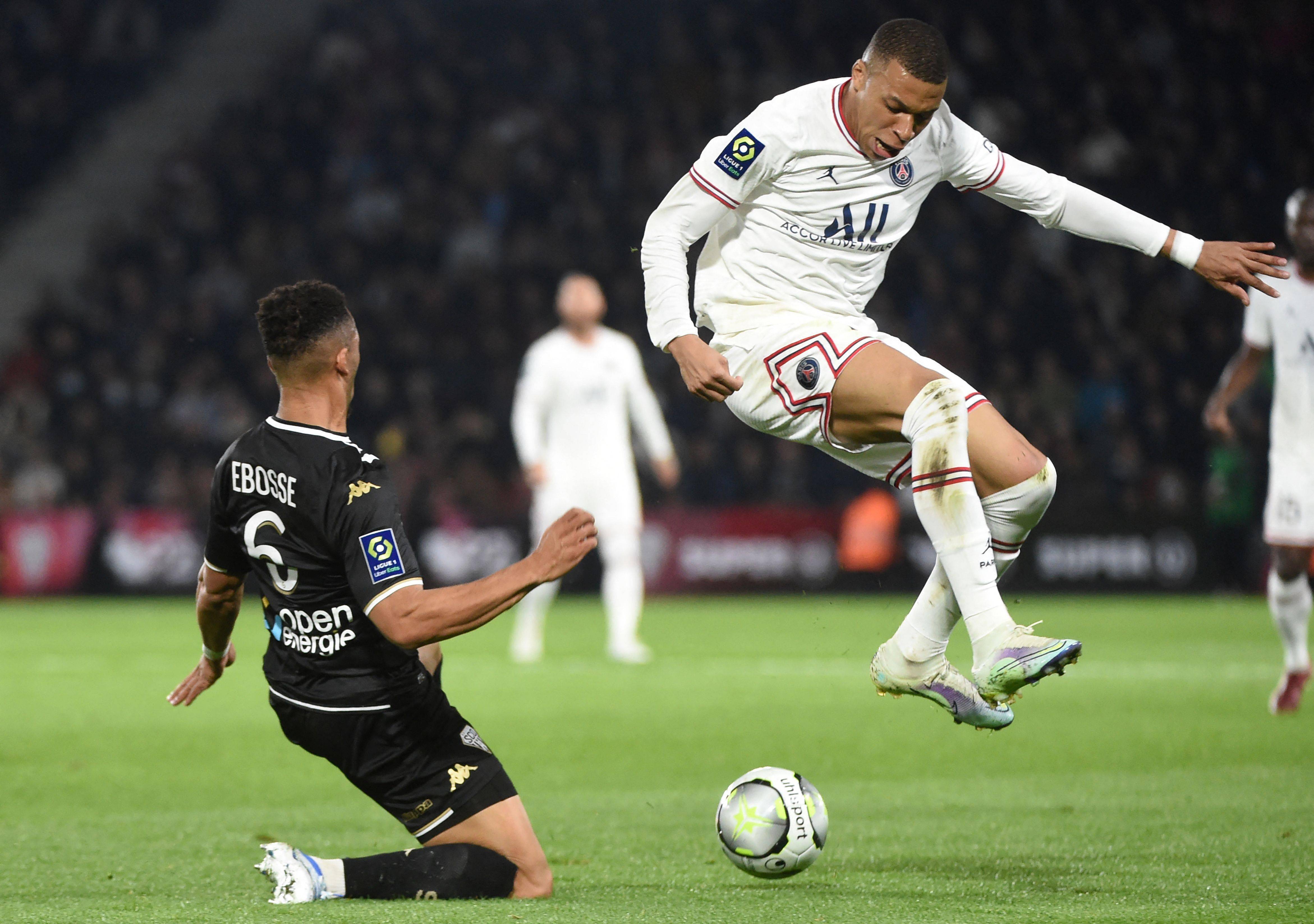 巴黎圣日耳曼客场完胜昂热,保持联赛不败,全场震撼 巴黎圣日耳曼客场完胜昂热,保持联赛不败,全场震撼