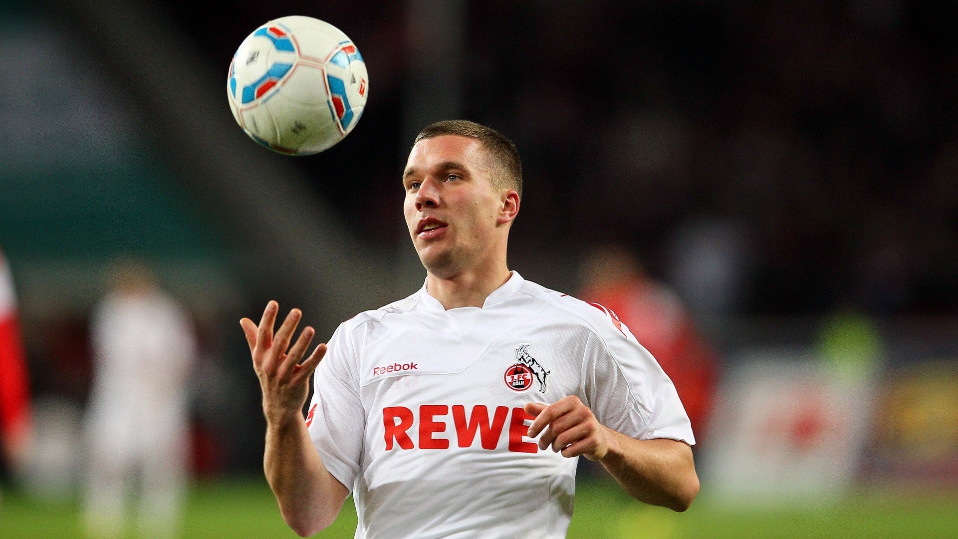 F1新赛季揭幕战与广厦队压哨绝杀，体育周末的双重盛宴